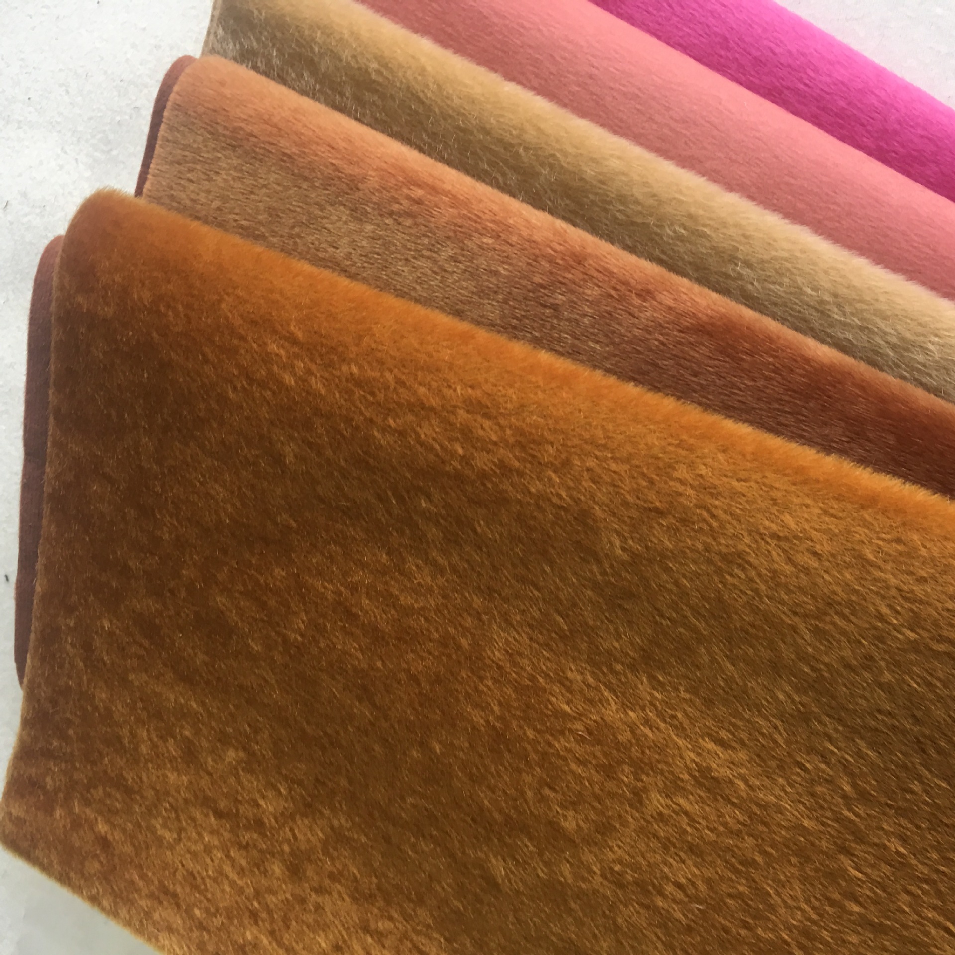 现货供应秋冬素色马毛皮革面料鞋子箱包皮具皮料多色可选可定制