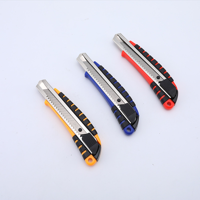 Plastic Packaging Sharp Wallpaper Knife 18mm Interior Decoration Material Utility Knife Unpacking Express Box Art Knife Wholesale