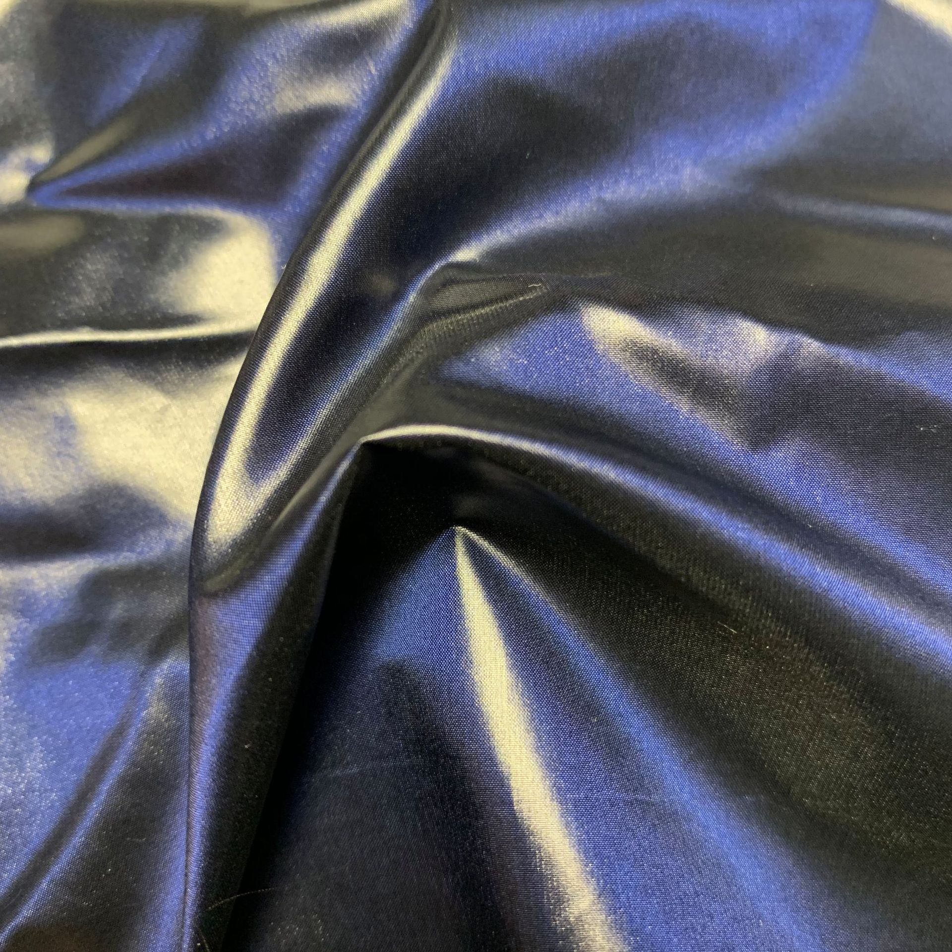 现货400t黑丝圆孔尼丝纺 无胆防绒黑丝圆孔双色尼丝纺羽绒服面料