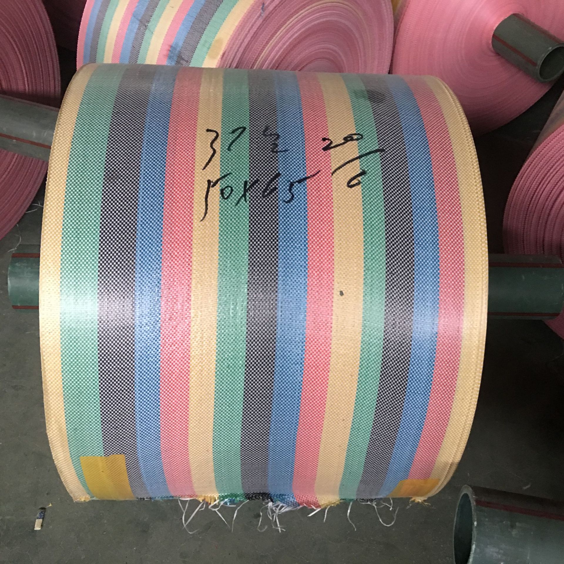 彩色编织袋 拼色编织布卷料 蛇皮袋筒料 彩条编织袋 工厂定制