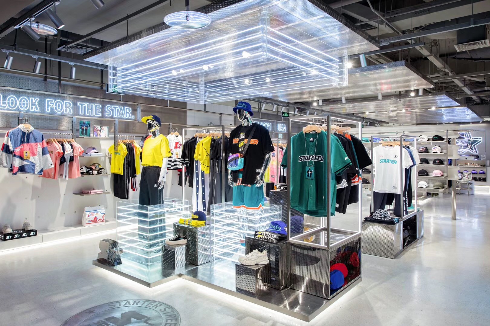 李宁专卖店形象模特道具 男全身肌肉展示潮牌 体育运动服装模特