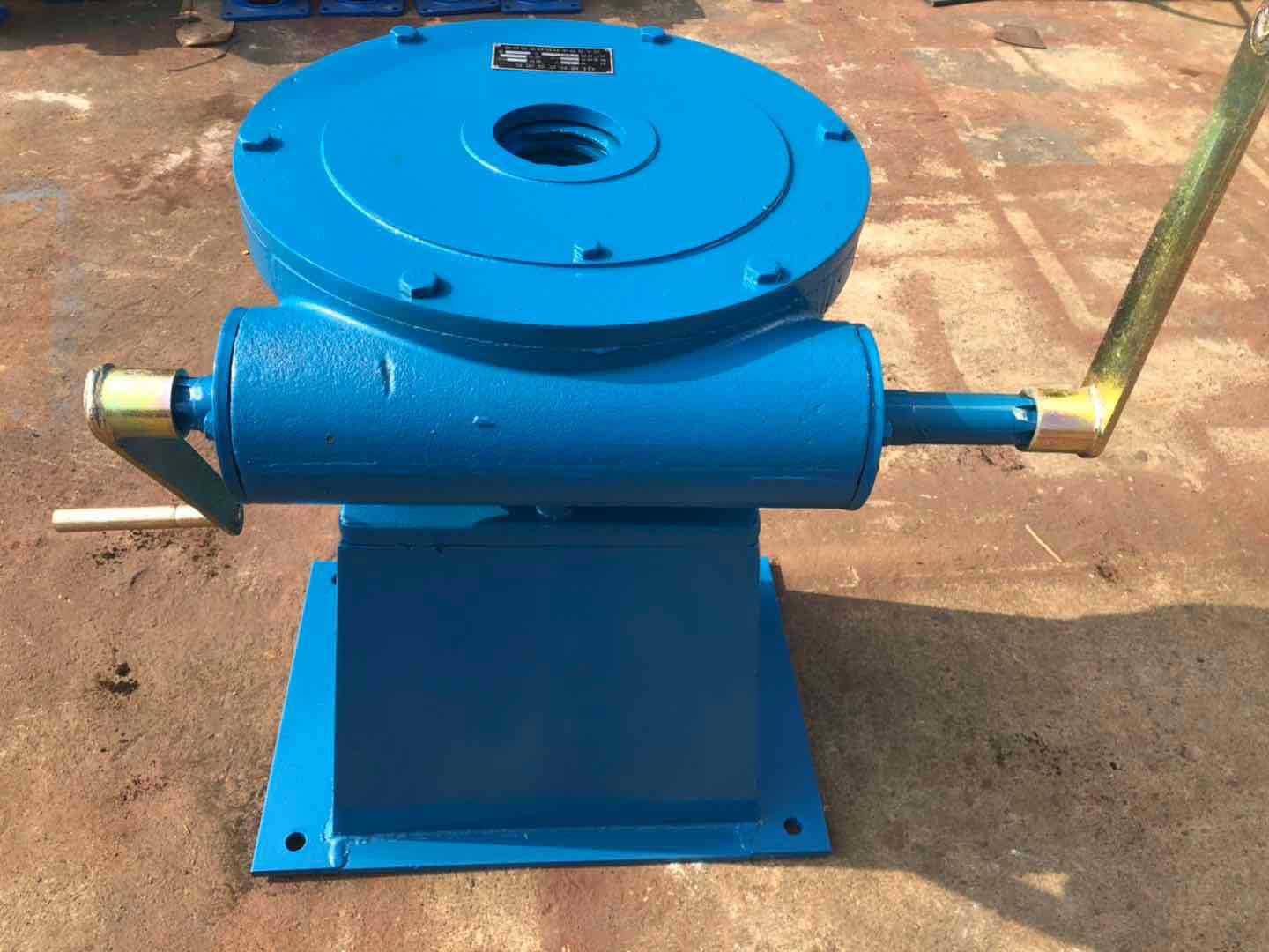 厂家批发1一25吨启闭机闸门 手摇螺杆启闭机 手电两用启闭机?