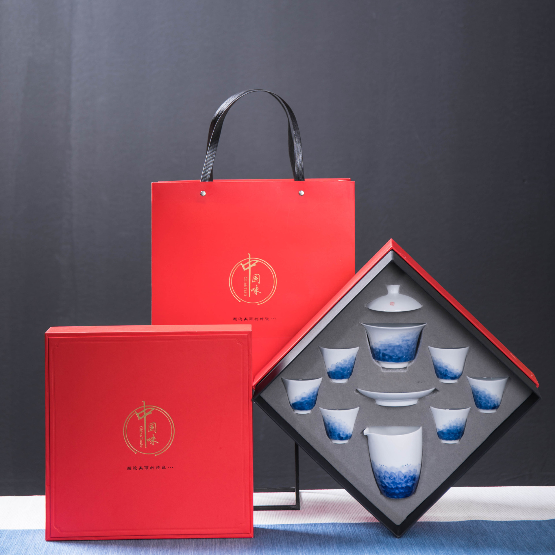 景德镇陶瓷茶具套装纯手绘创意釉下彩功夫茶杯三才盖碗礼品整套