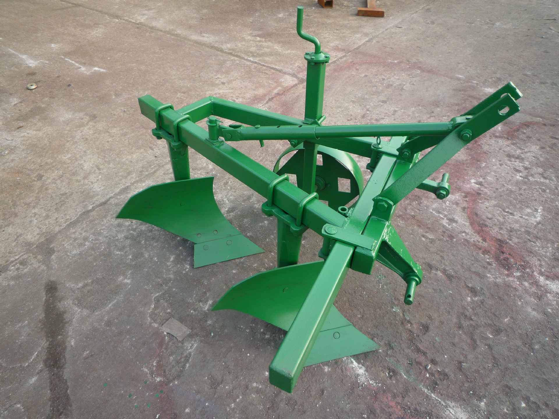 供应内蒙大中小型开荒耕种铧犁农机具