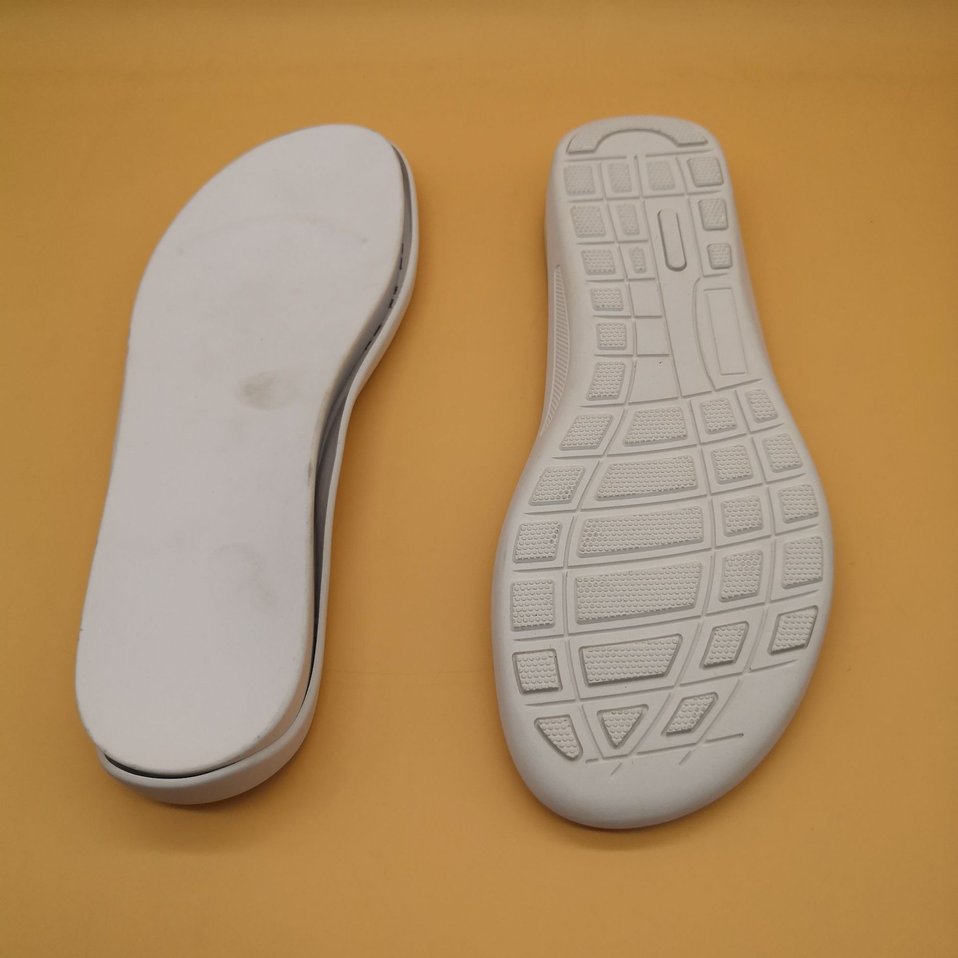 厂家直销2019新款橡胶 pu鞋底 防滑耐磨女款时尚大底凉鞋拖鞋批发