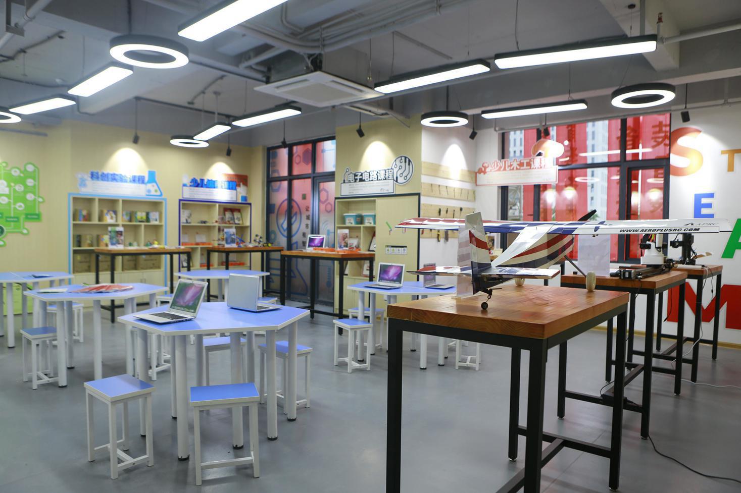 艾思能达创客教室1
