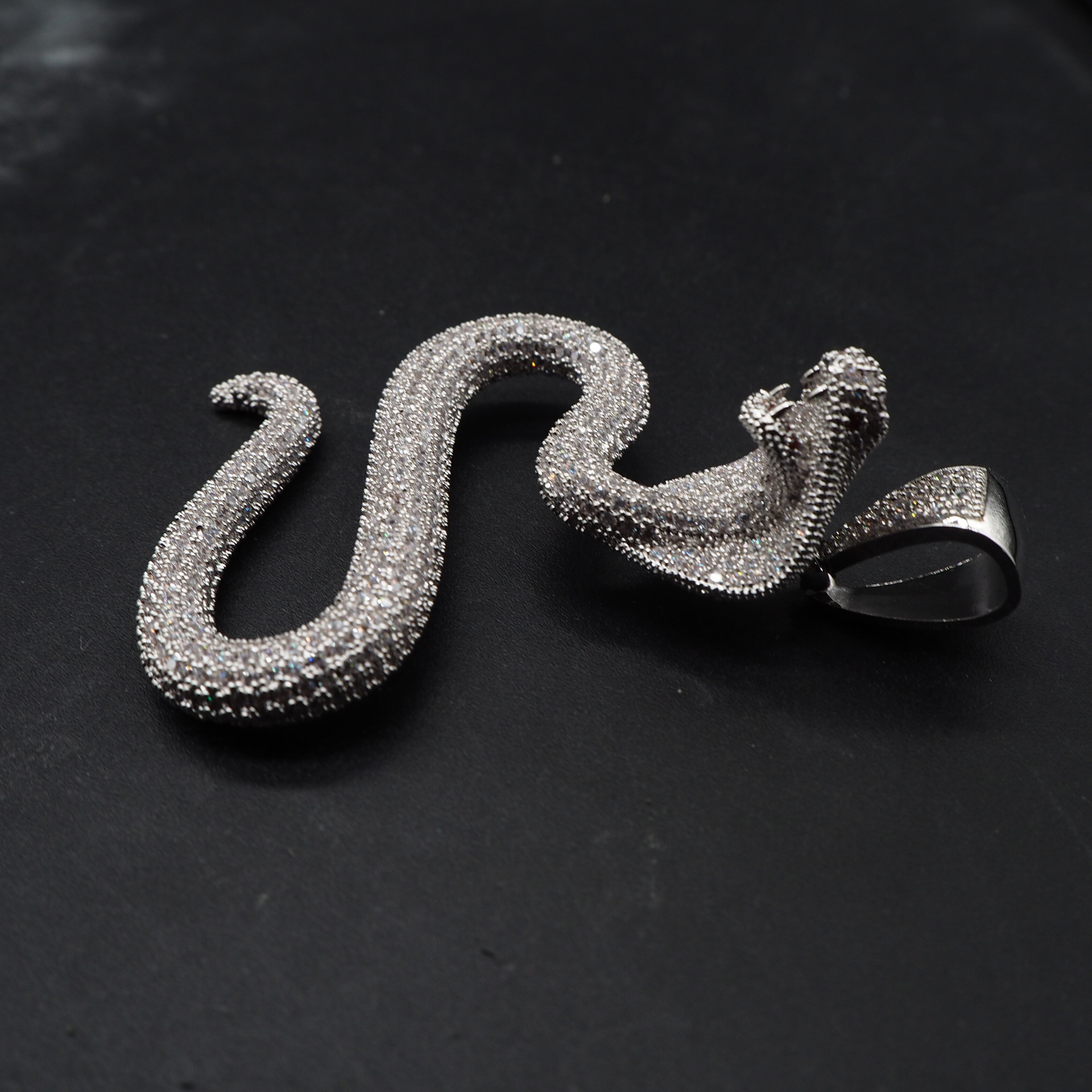 眼镜蛇实心满钻吊坠男士项链欧美嘻哈铜饰品电镀彩锆个性潮流