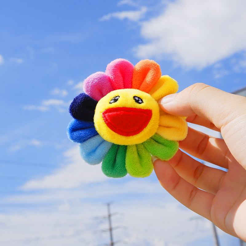 笑脸七彩太阳花胸针华晨宇花花同款别针钱包包包挂件配饰地摊货源