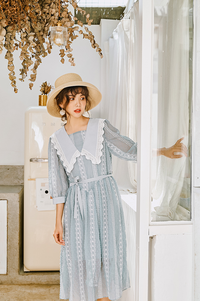 原创设计洛丽塔娃娃领蕾丝连衣裙刺绣花灯笼袖洋装长裙度假风批发