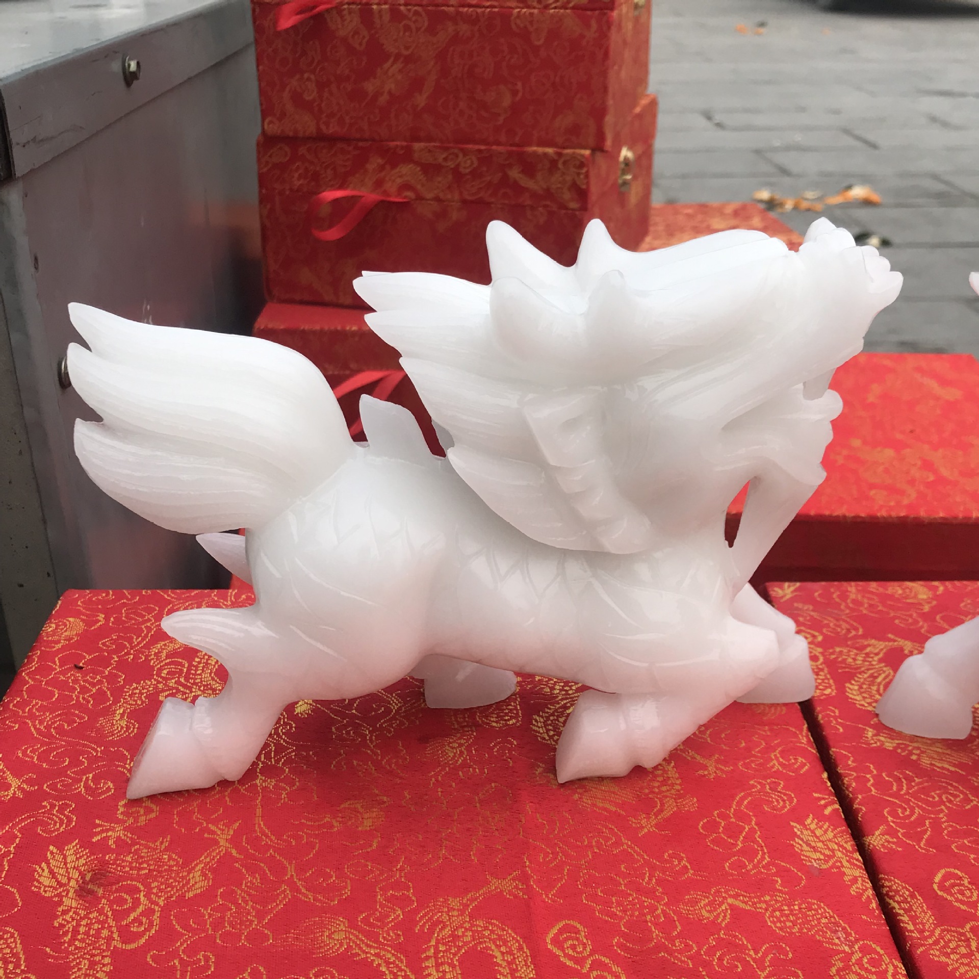 汉白玉白玉麒麟摆件手工雕刻阿富汗玉真玉麒麟家居摆件