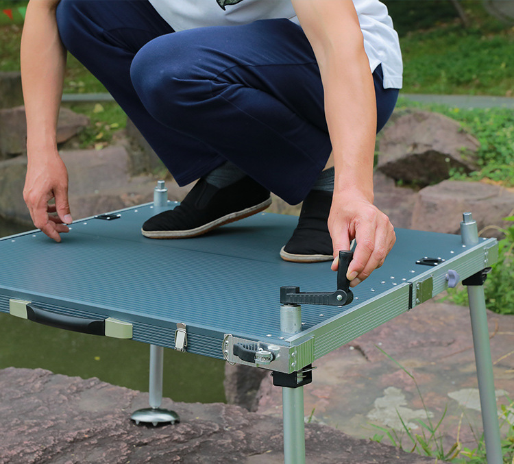 江宇新款钓台加厚双板镂空带拖轮折叠钓鱼台手摇微调八字形加粗腿