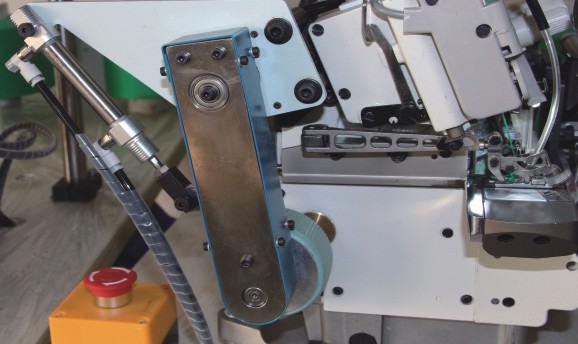 商标款拷边机 全自动锁边机 自动拷边机 自动手套包缝机 包缝机