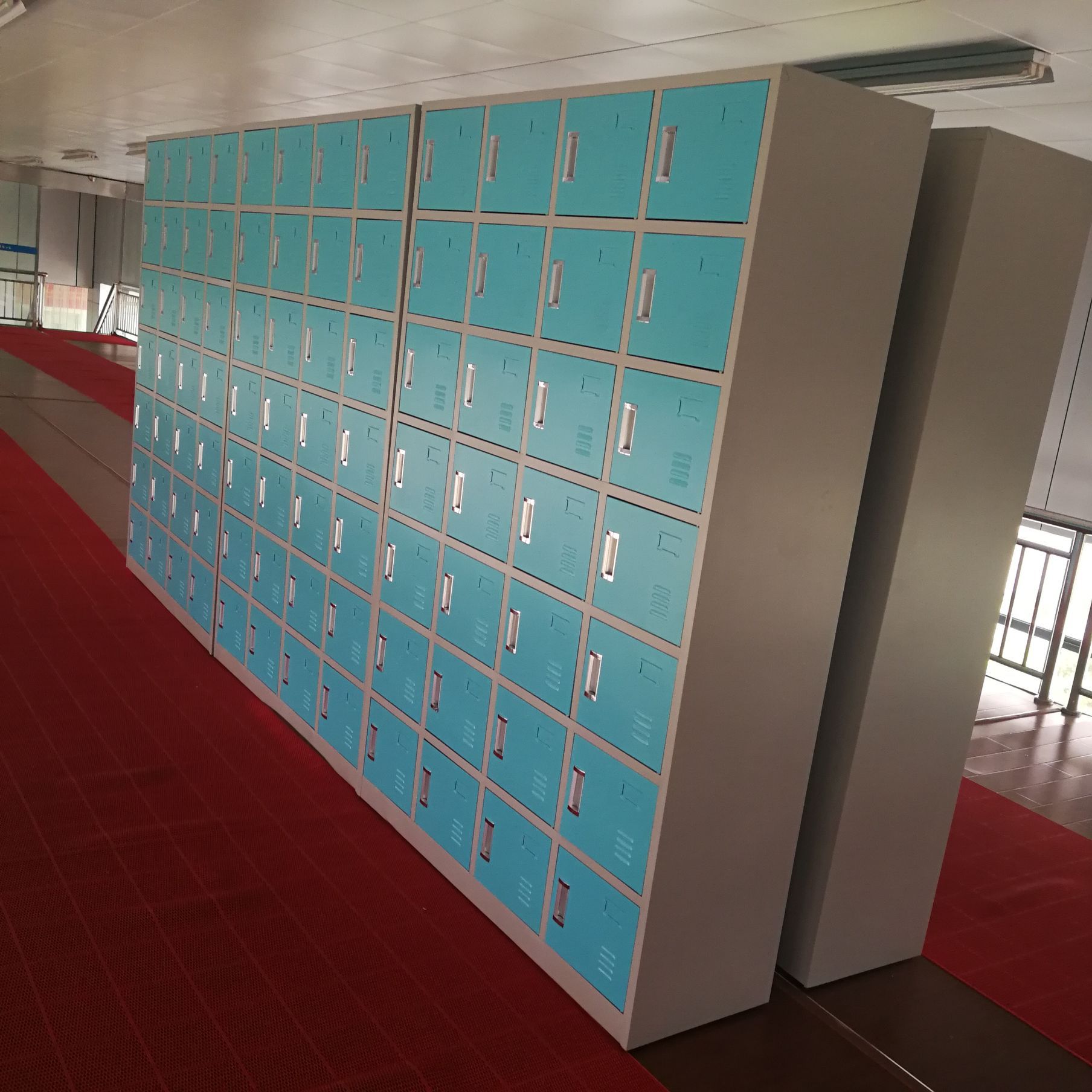 厂家直销18门加层板带透气孔鞋柜定制抽风除臭员工鞋柜铁制鞋柜