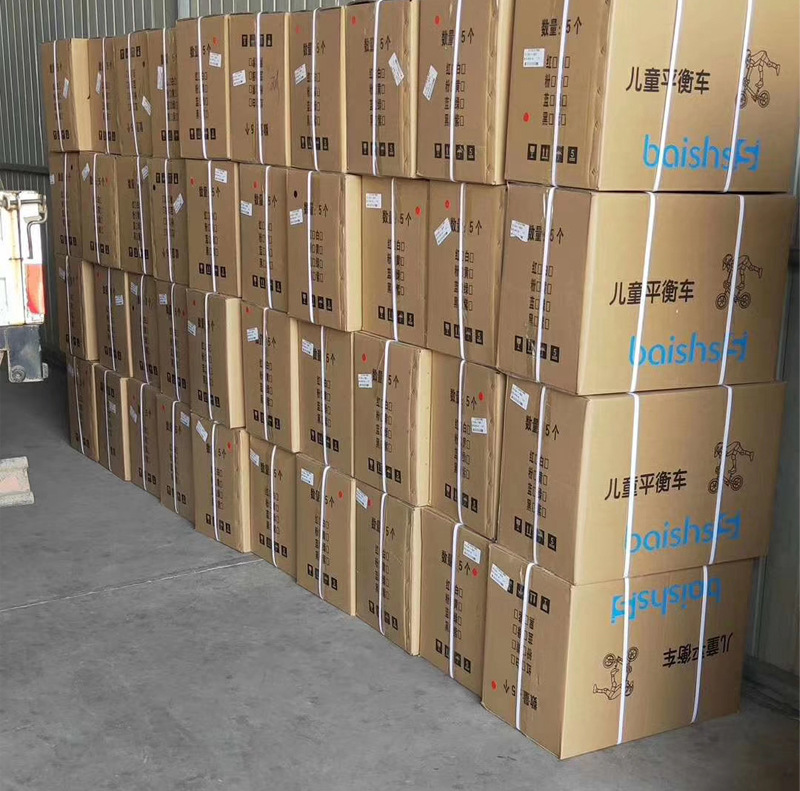 专供礼品儿童平衡车 2-6岁男女小孩滑步车 12寸无脚踏溜溜学步车