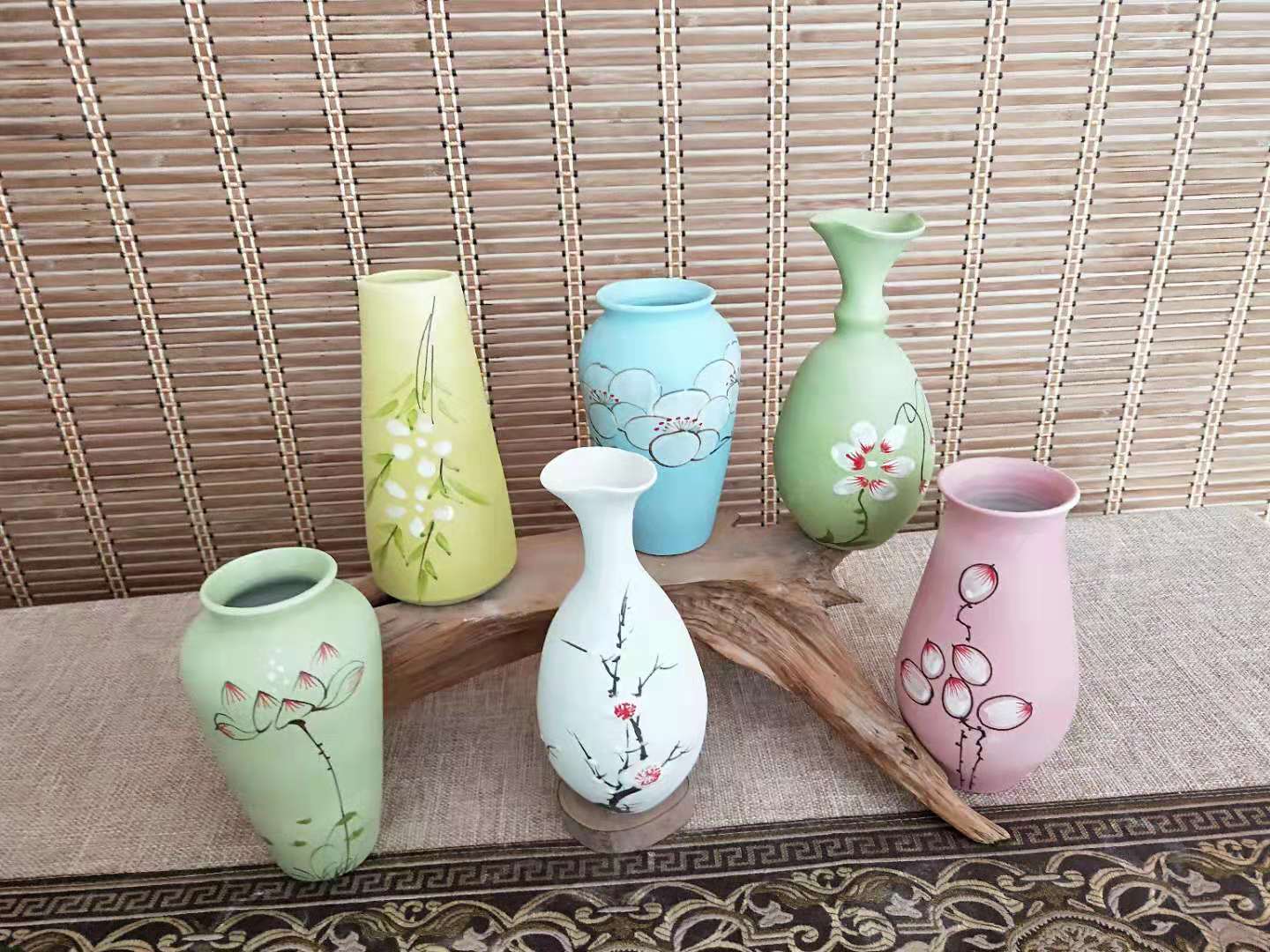 【产品说明】此款花瓶是手工制作,另外同个型号的花瓶形状也会稍有不