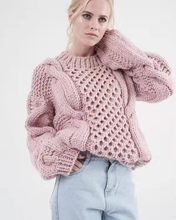 2022欧洲站新款纯手工编织麻花纹宽松型圆领套头毛衣女sweater