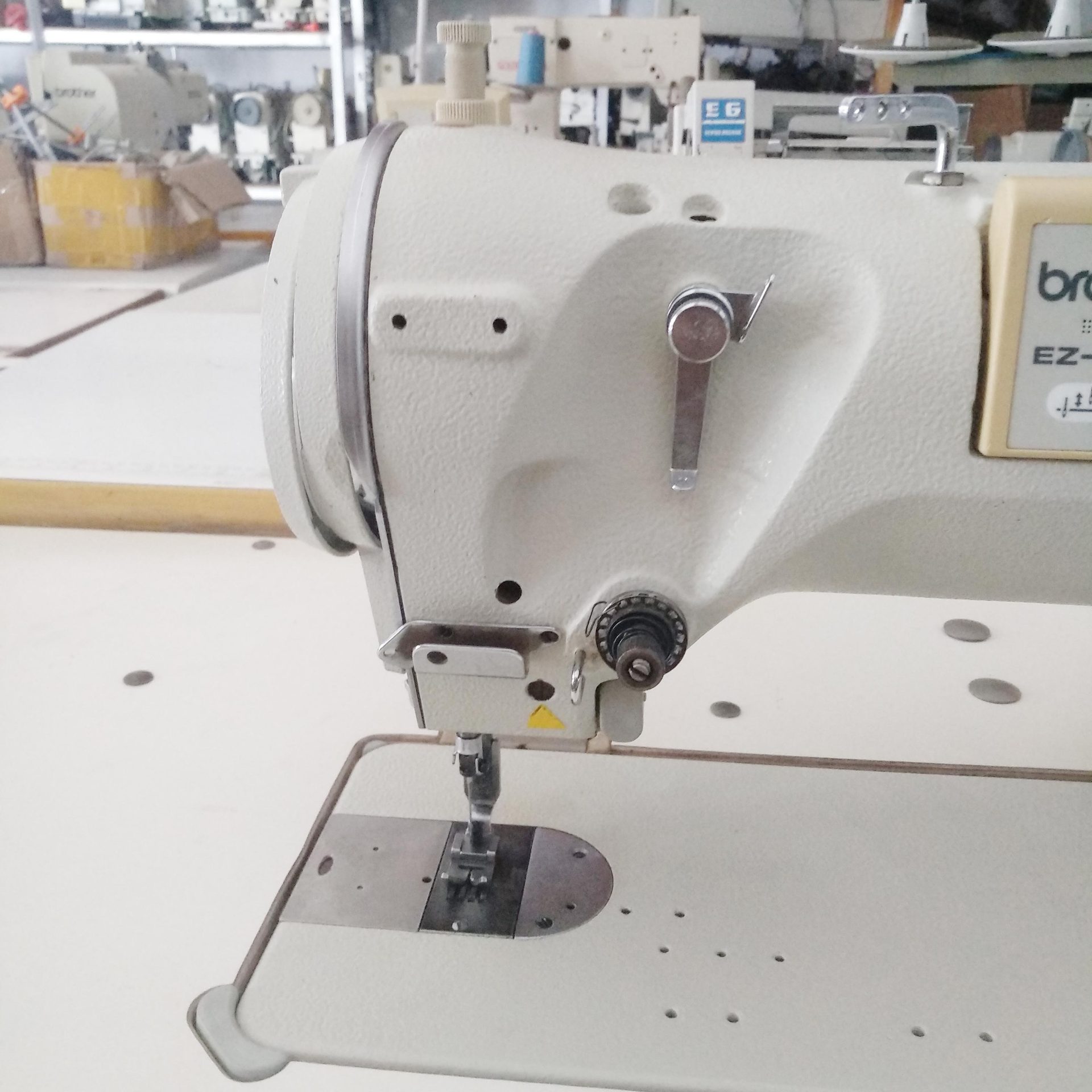 二手兄弟牌电脑内衣人字车女装泳衣工业曲折电动人字花样缝纫机