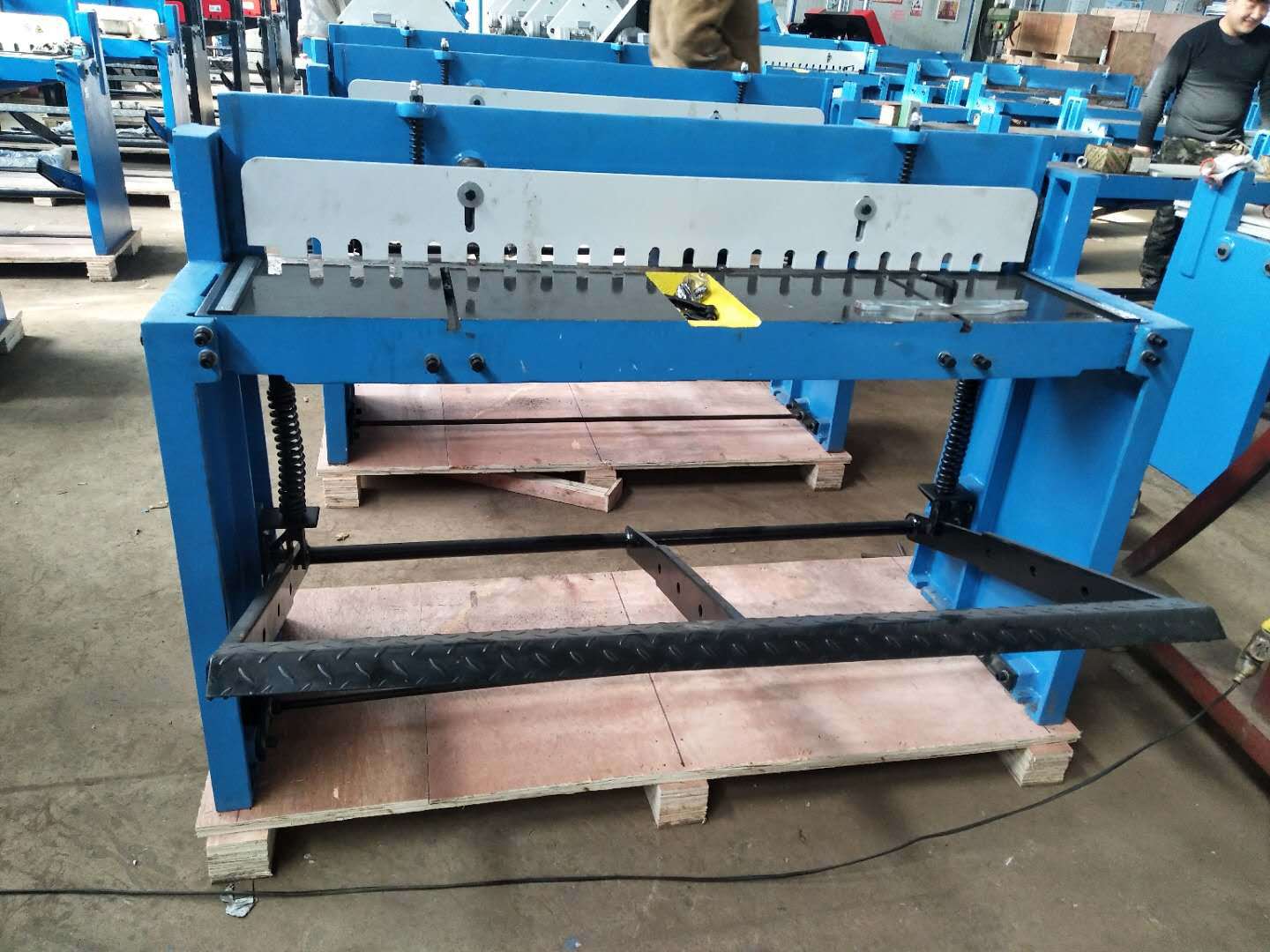 剪板机小型脚踏式手动压脚踩切片机铜铁铝皮1米1.3米裁板机剪板