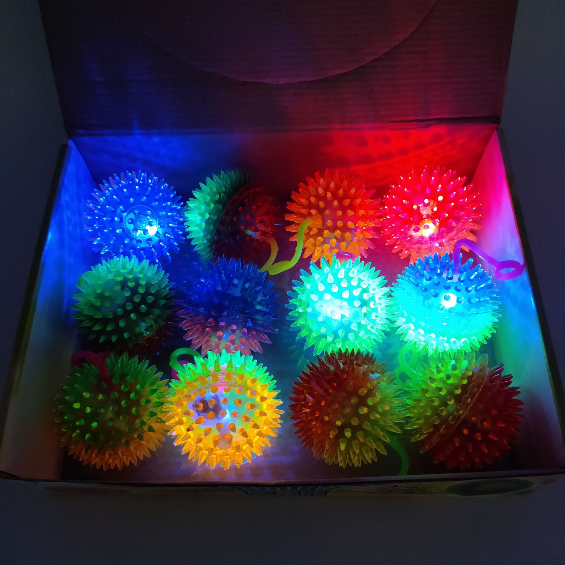 70带刺带响发光刺球双色闪光玩具球带绳亮球2元店二元超市批发