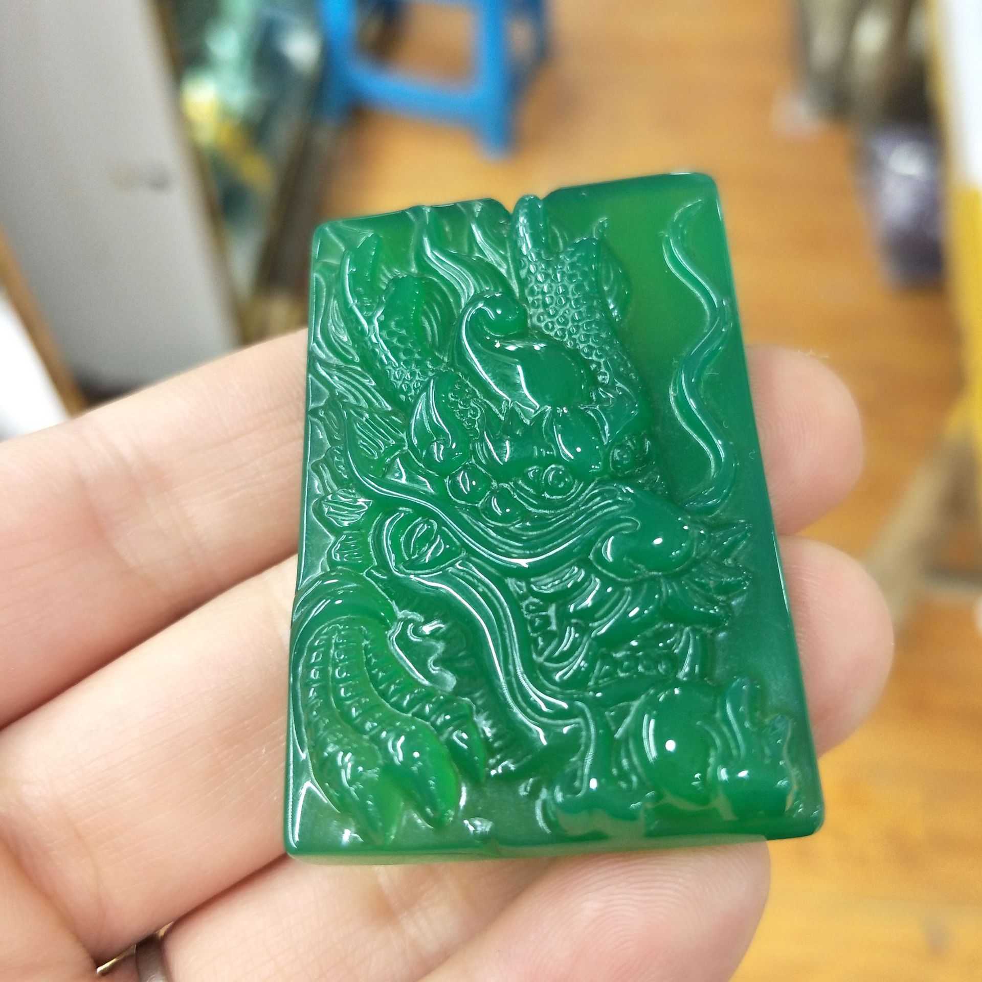 玉器直销天然绿玛瑙玉牌 精工雕刻绿玉髓龙牌子 男款龙头牌子挂坠