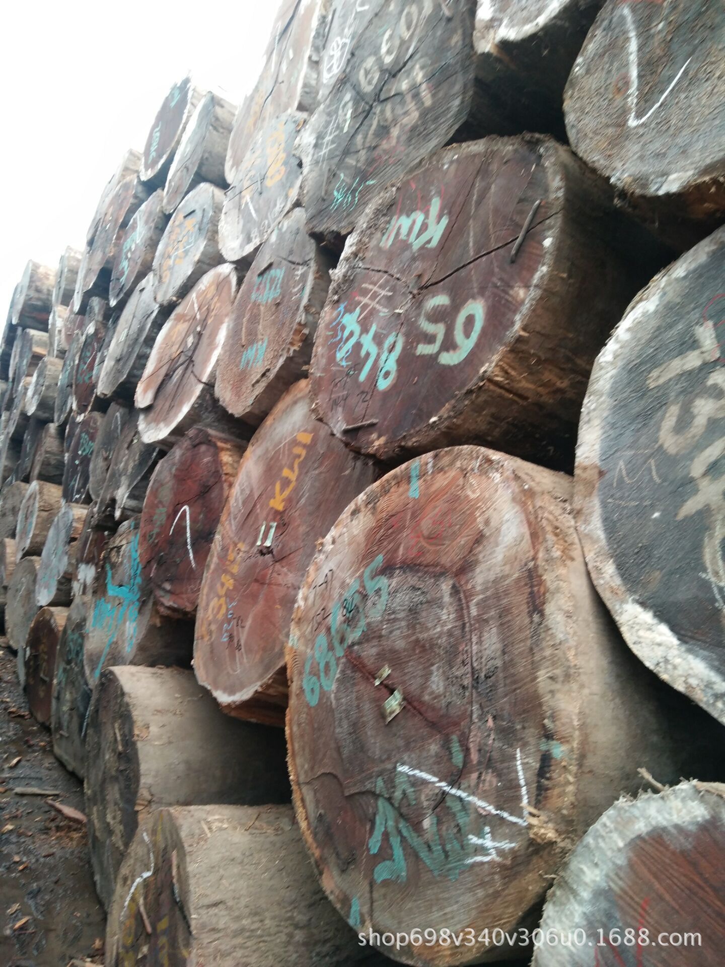 热销 巴新菠萝格寺庙工程建筑木材 圆柱建筑 用古建园林 古建木材