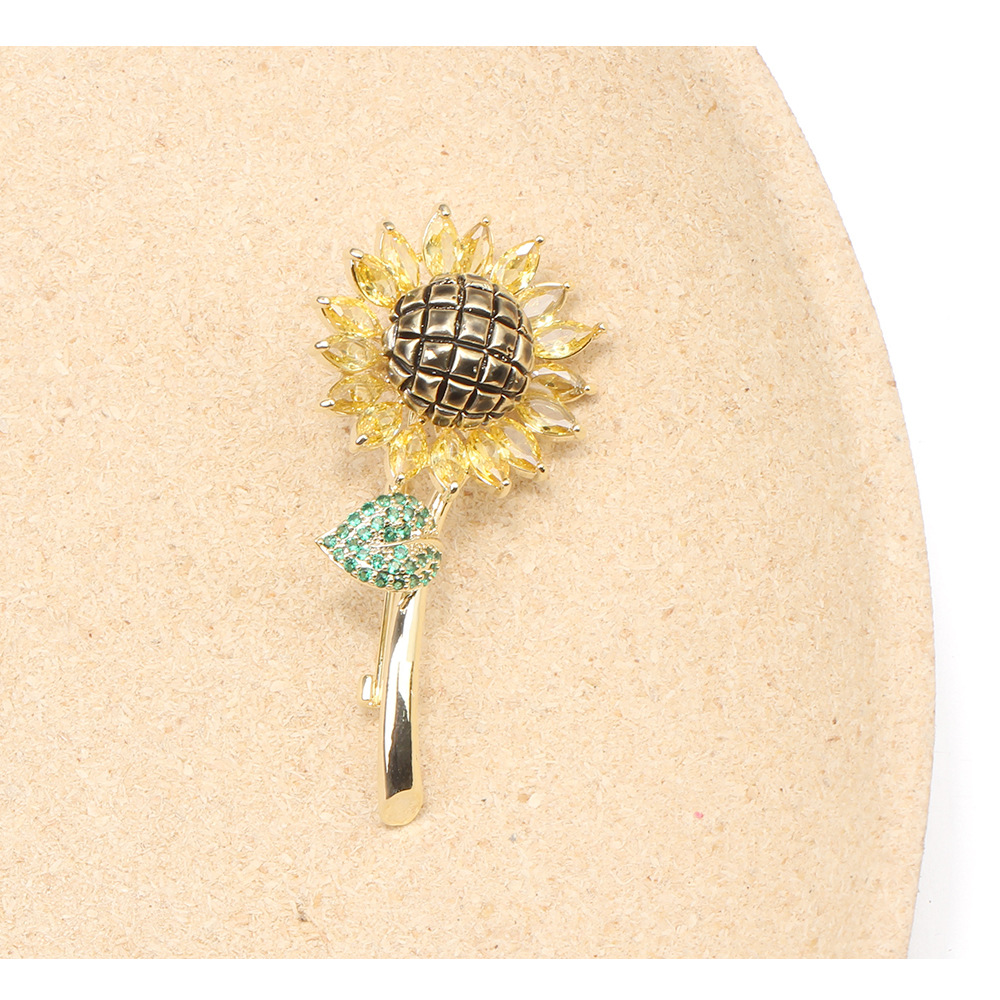 太阳云新品镶钻黄色向日葵胸针个性精致植物别针防走光男女款胸花