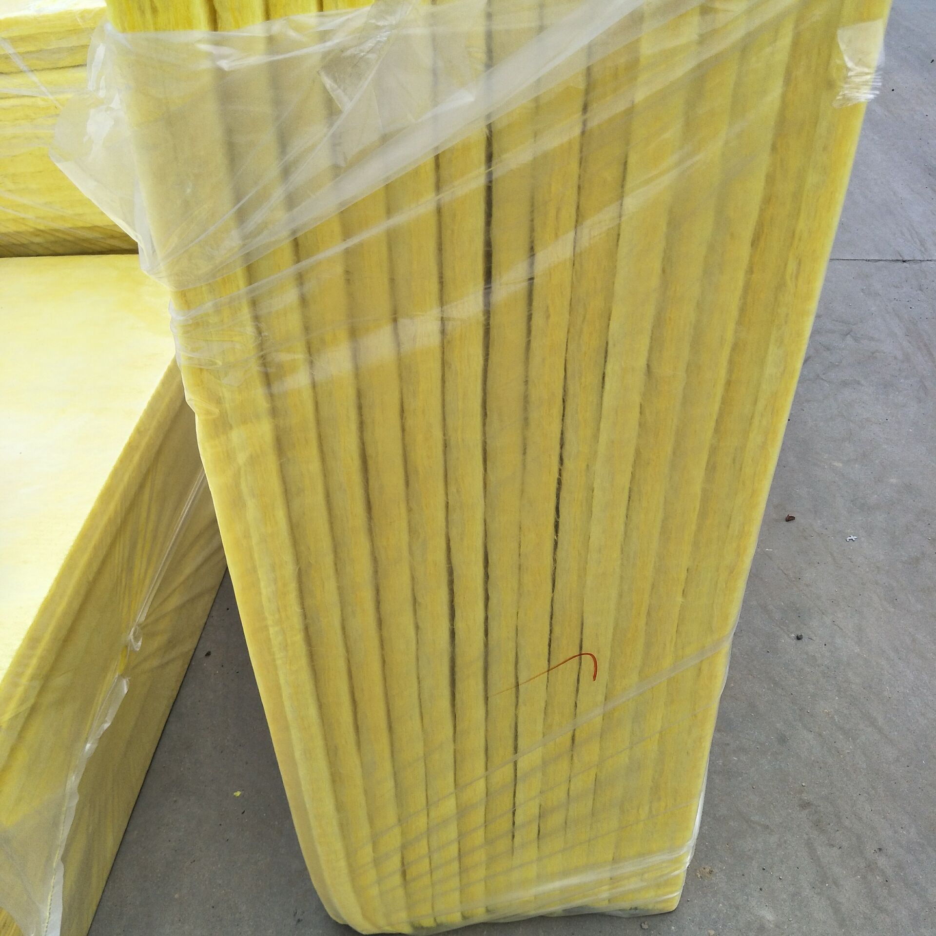 厂家定制防火离心玻璃棉条 彩钢夹心玻璃棉条 吸音阻燃玻璃棉条