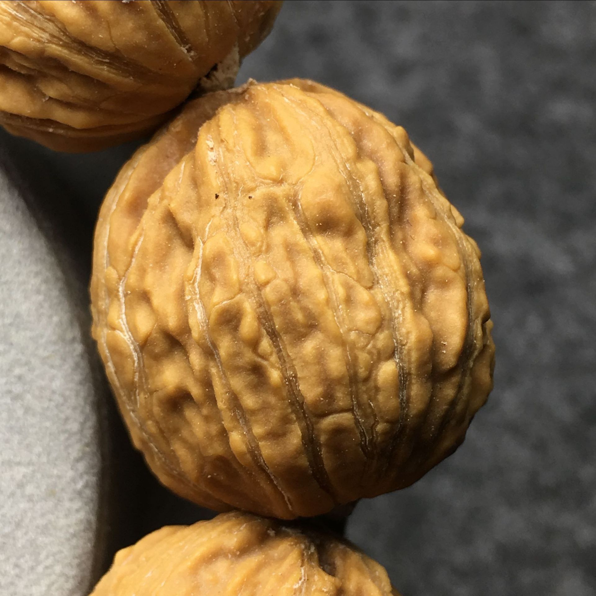 厂家供应原色京八棱门头沟秋子手串核桃文玩野生小山核桃黄皮高密