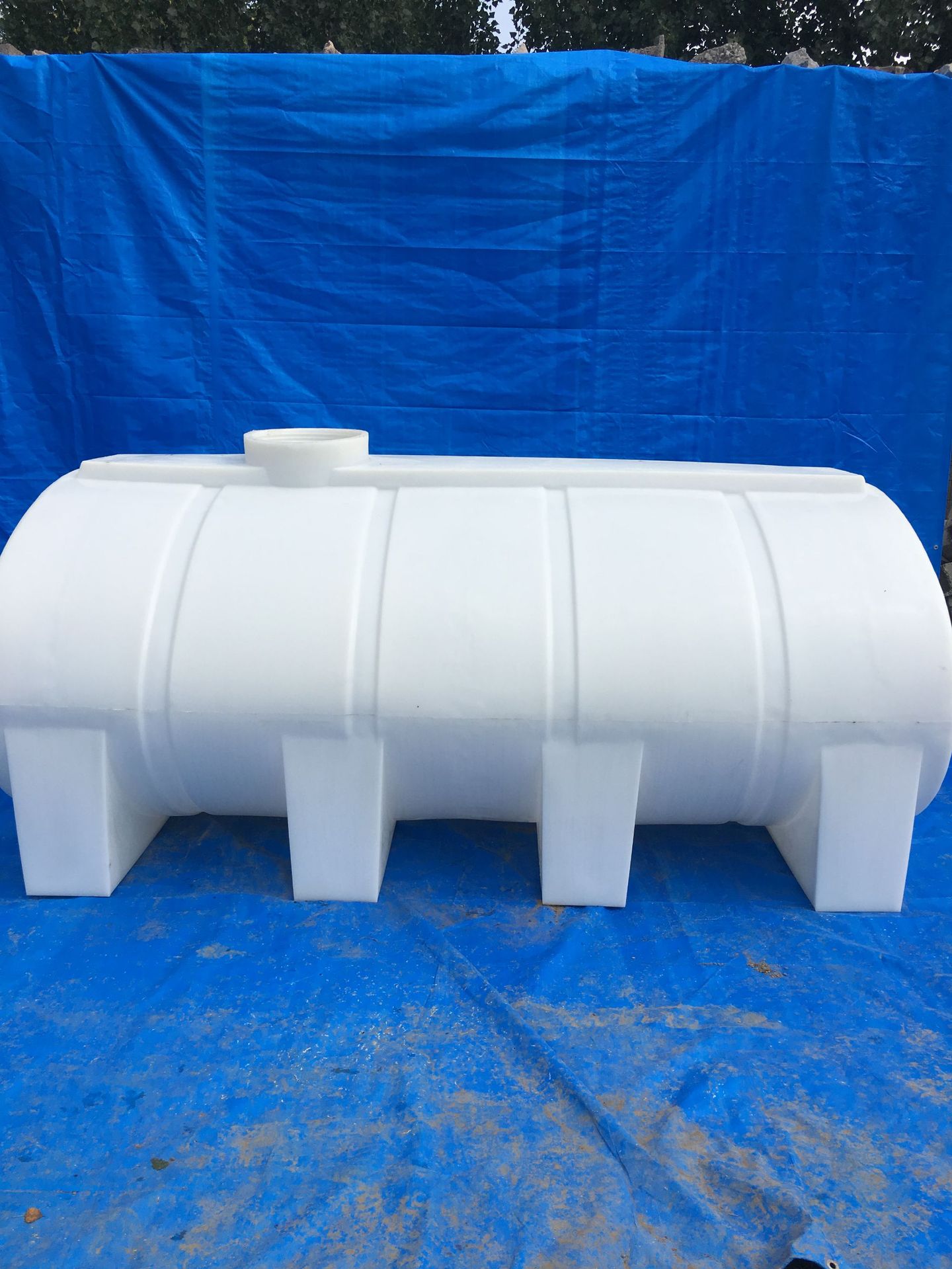 5吨车载运输卧式塑料桶5立方pe圆形卧式储罐供应