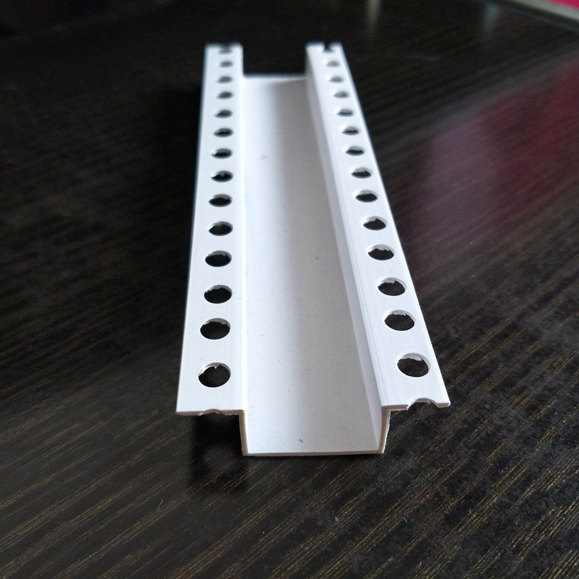 厂家直销pvc外墙塑料分隔条 白色u型滴水线槽20*10*10 现货销售