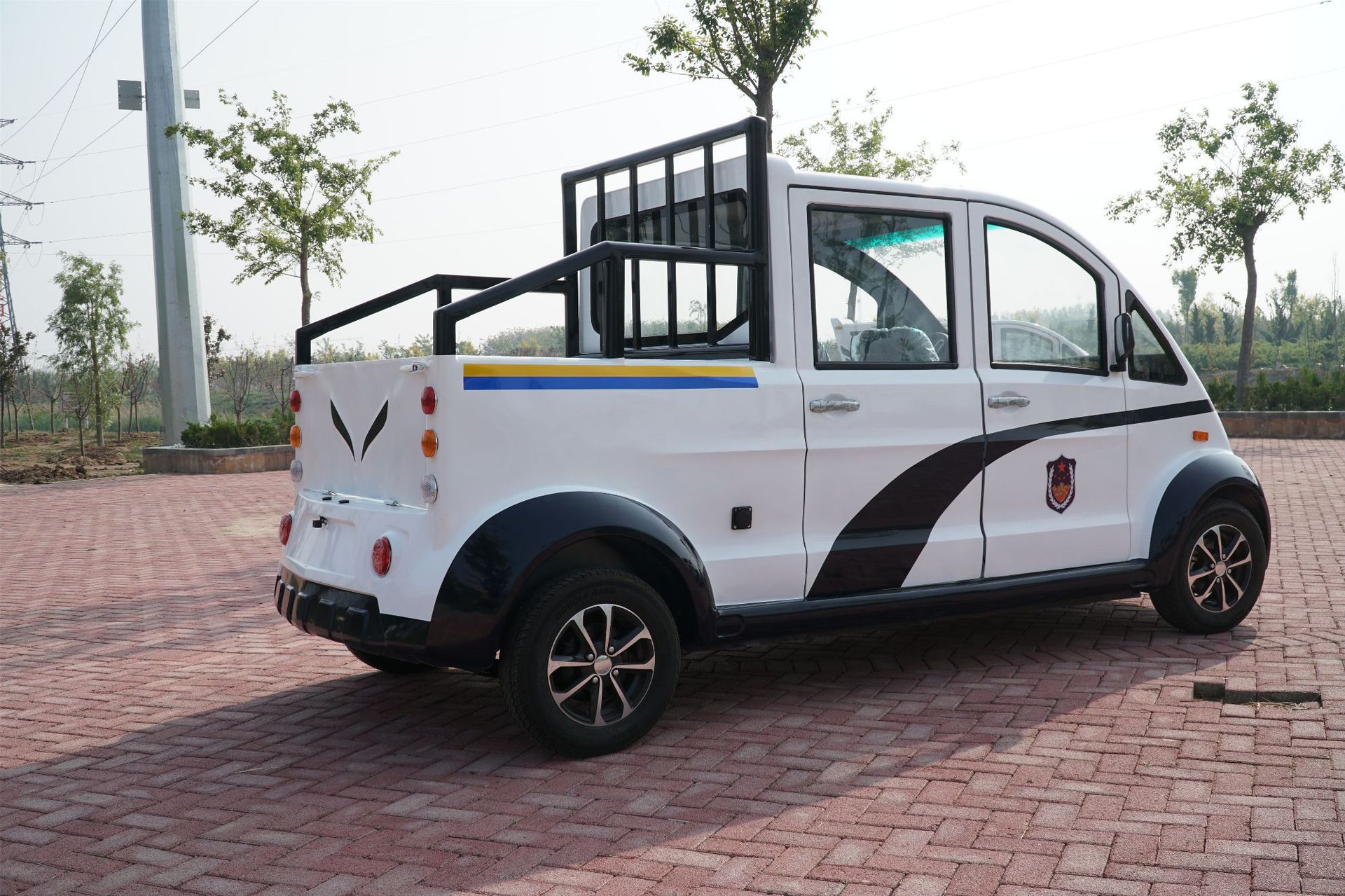 金海科电动双排货车双排带斗车电动货车四轮快递电动搬运车