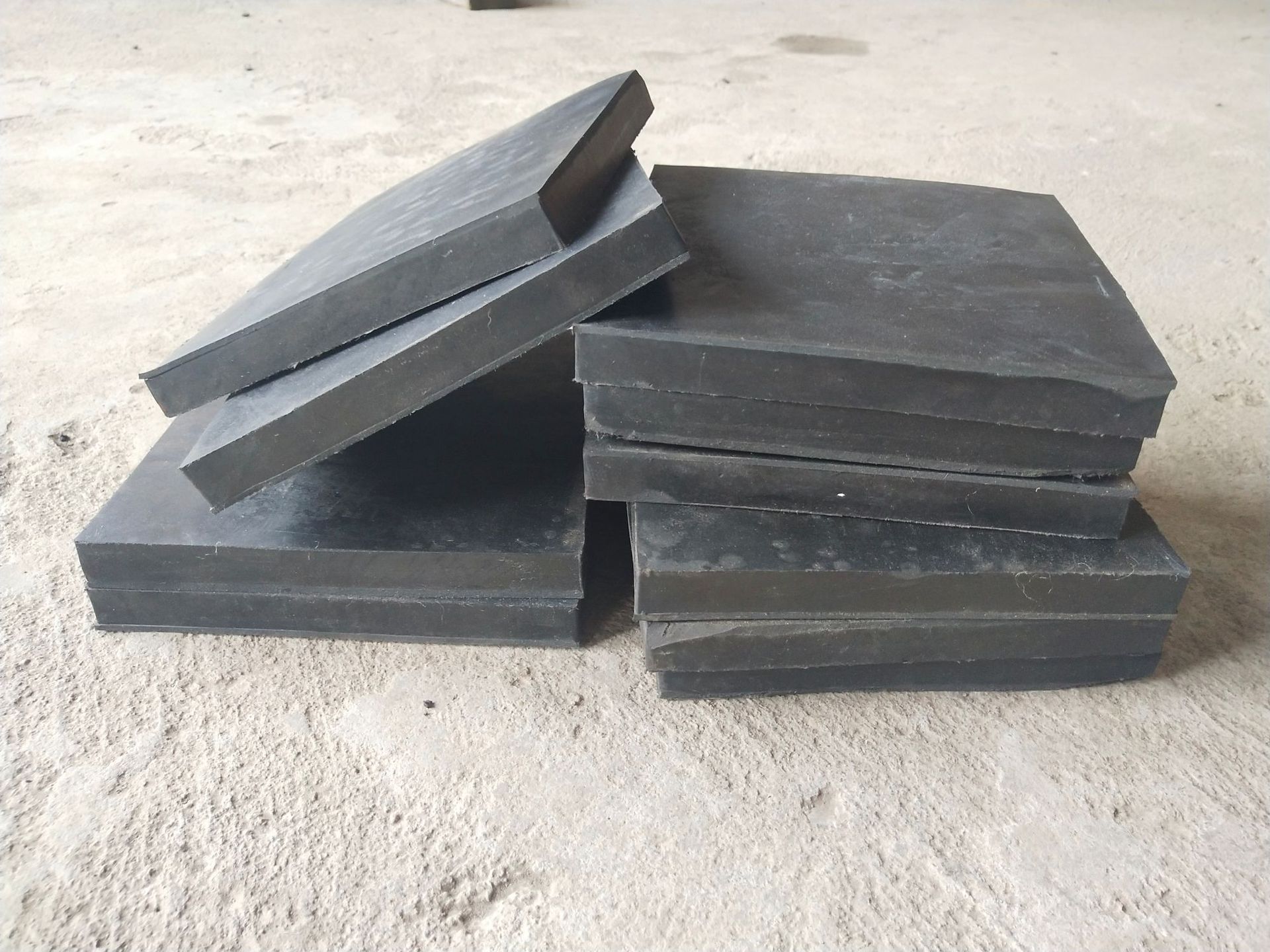 橡胶垫块减震垫防震橡胶板工业防滑加厚缓冲垫长方块地垫防震胶皮