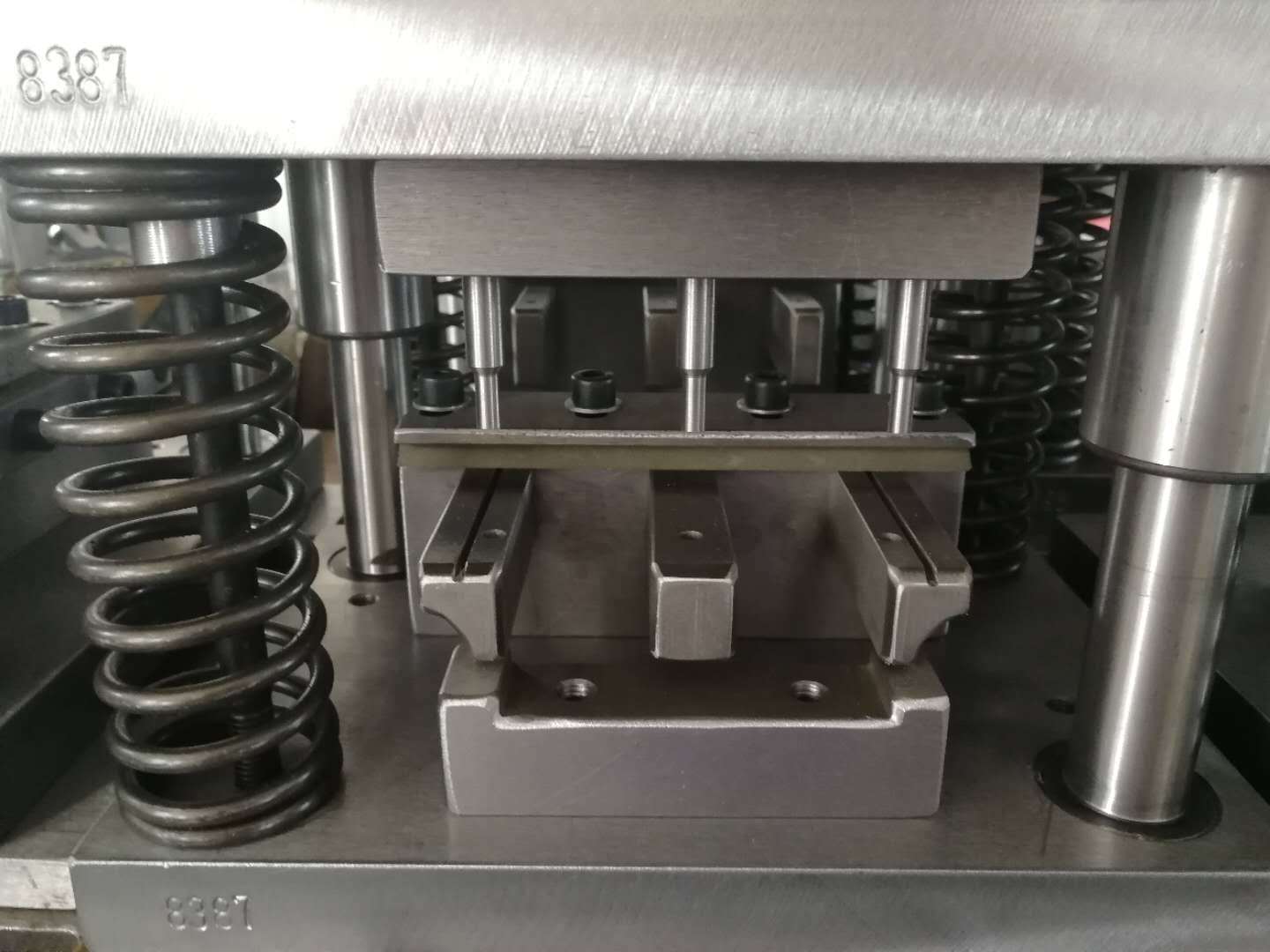 系统窗模具系统窗注胶销钉模具扇排水模具水槽模具