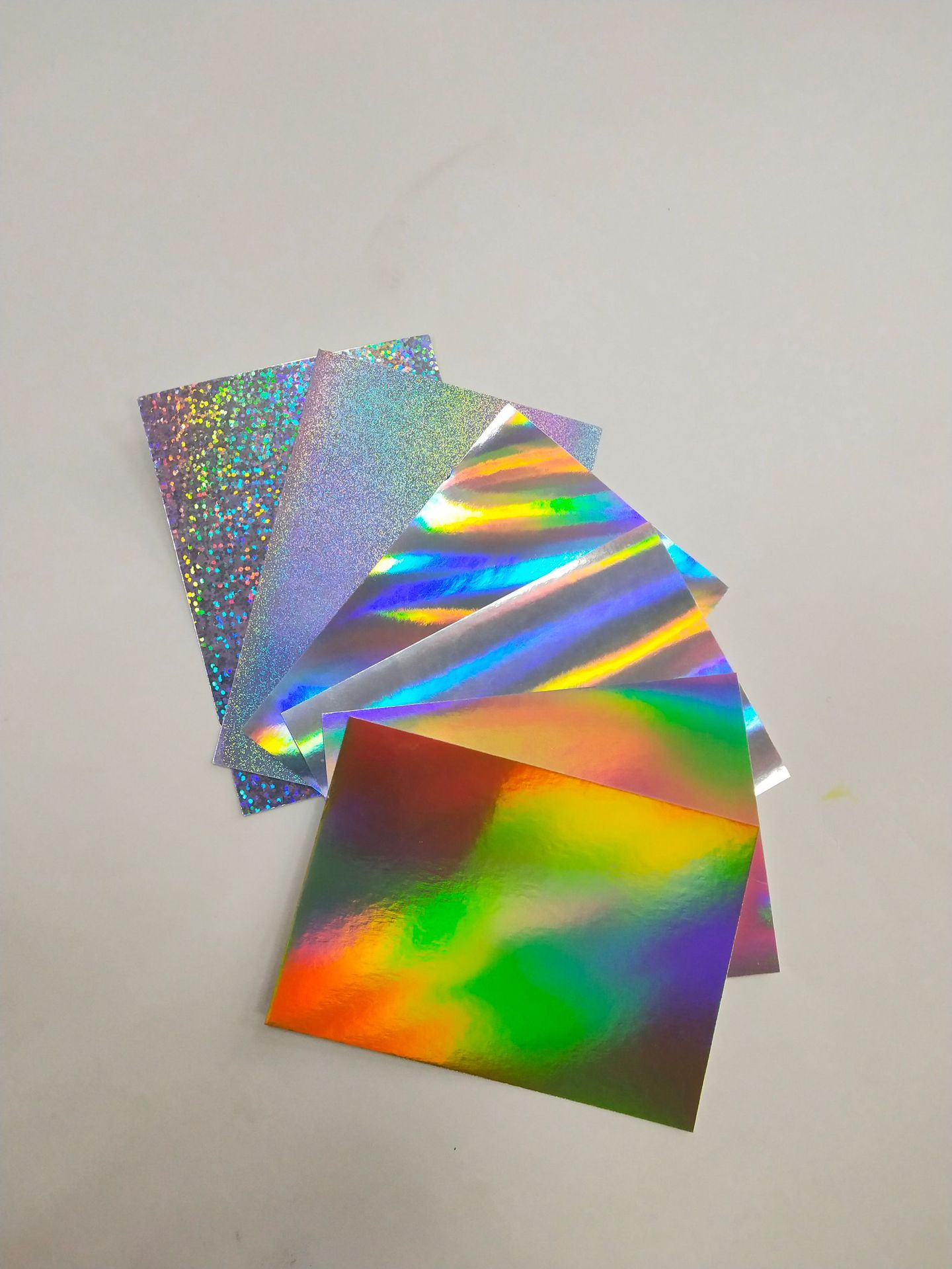 工厂定制  炫彩镭射金银卡 斜竖光柱小米点小圆点碎玻璃多规格
