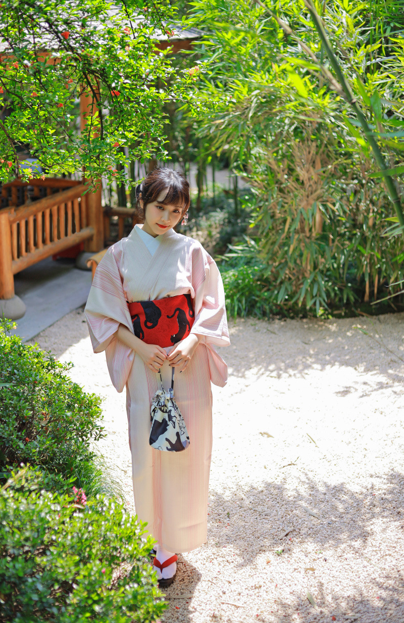 处理日本和服女 正装 2019新款条纹淡雅米色粉条纹改良版和服套装