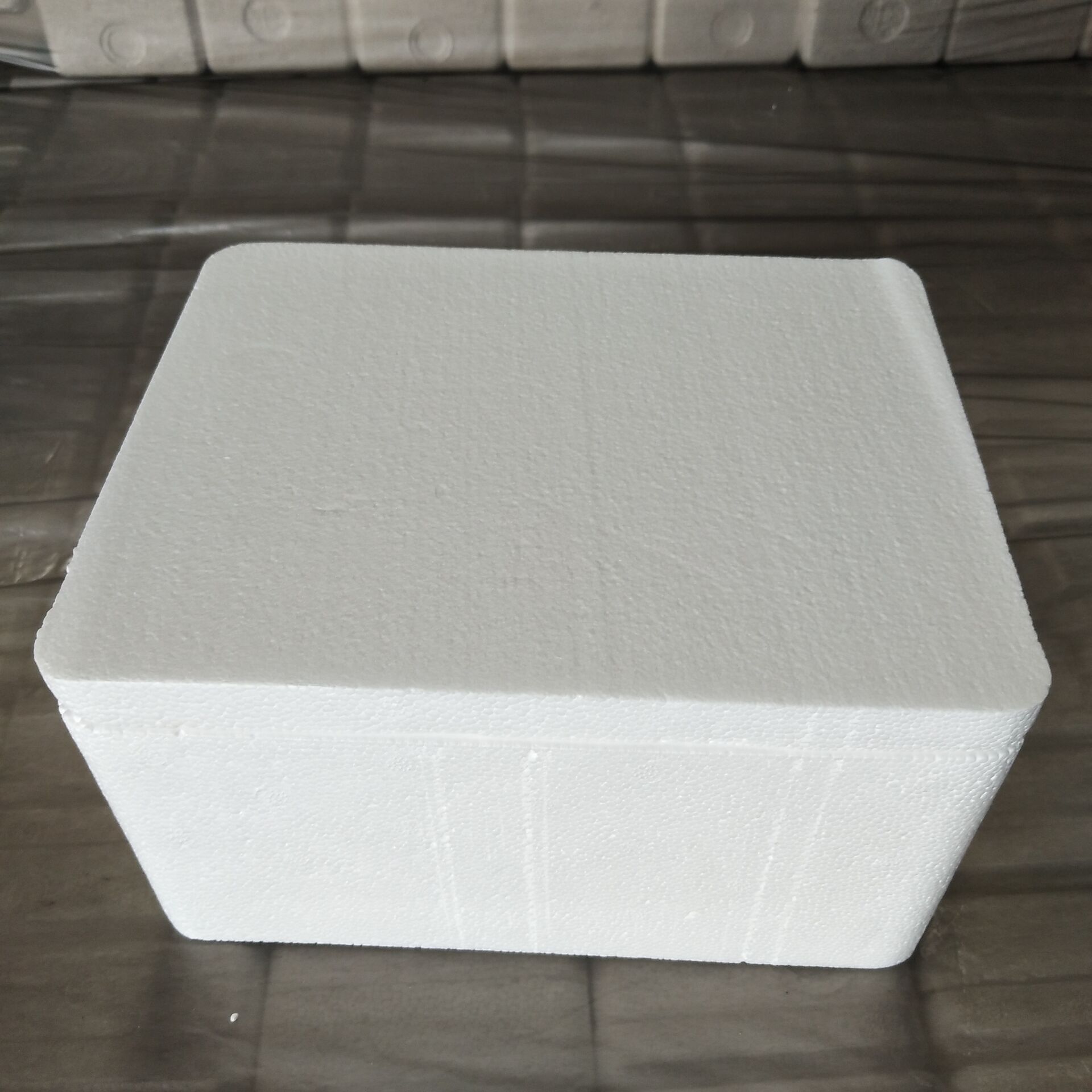 日本生巧克力泡沫箱快递包装箱现货