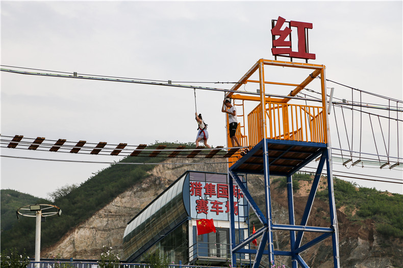 热销抖音同款网红桥游乐设施景区户外景区高空摇摆桥游玩项目厂家