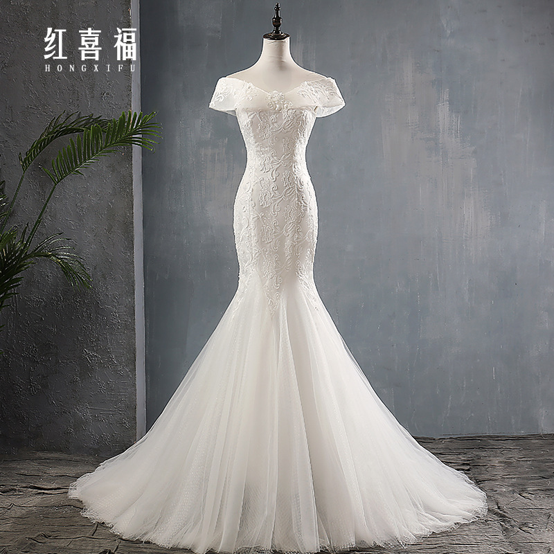 豪华拖尾婚纱图片