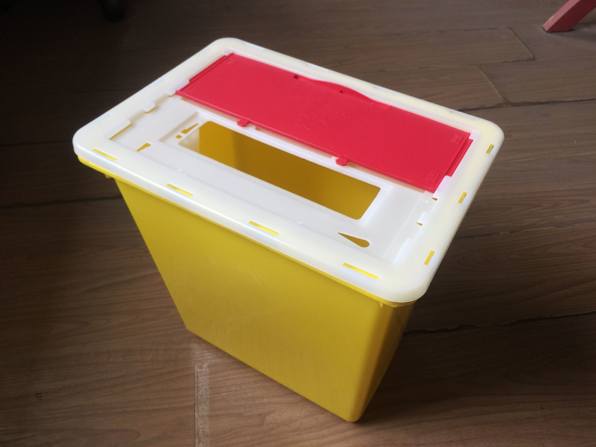 现货供应医疗利器盒25l外贸方形利器盒锐器盒针筒盒医疗废物桶