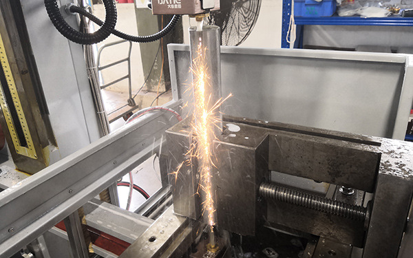 大铁线切割帮(江门金仕德)解决大厚度加工的难题.