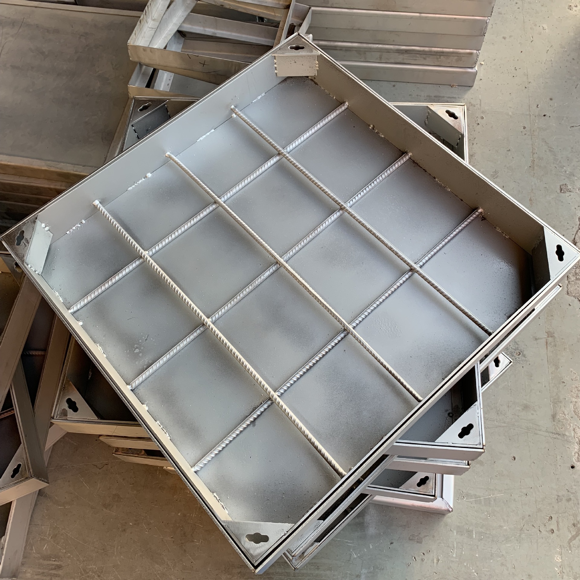 厂家热销不锈钢井盖不锈钢隐形井盖不锈钢装饰井盖防盗市政井盖