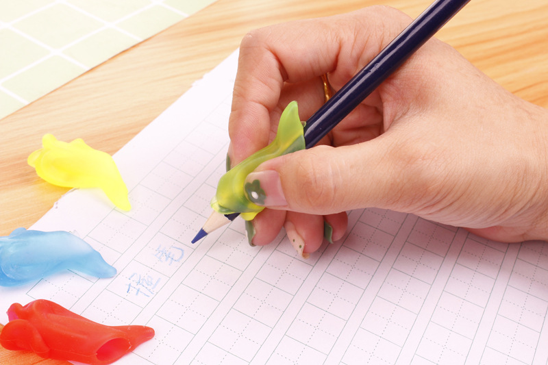 批发小海豚儿童握笔器 小学生儿童学生铅笔写字握笔矫正器 3个装