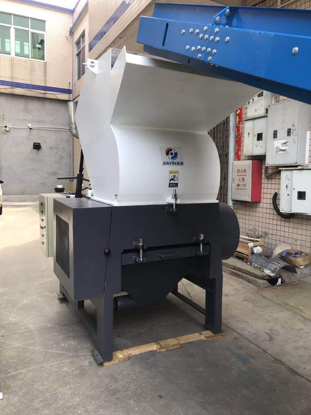 厂家优质供应塑料粉碎机600型胶头料碎料机