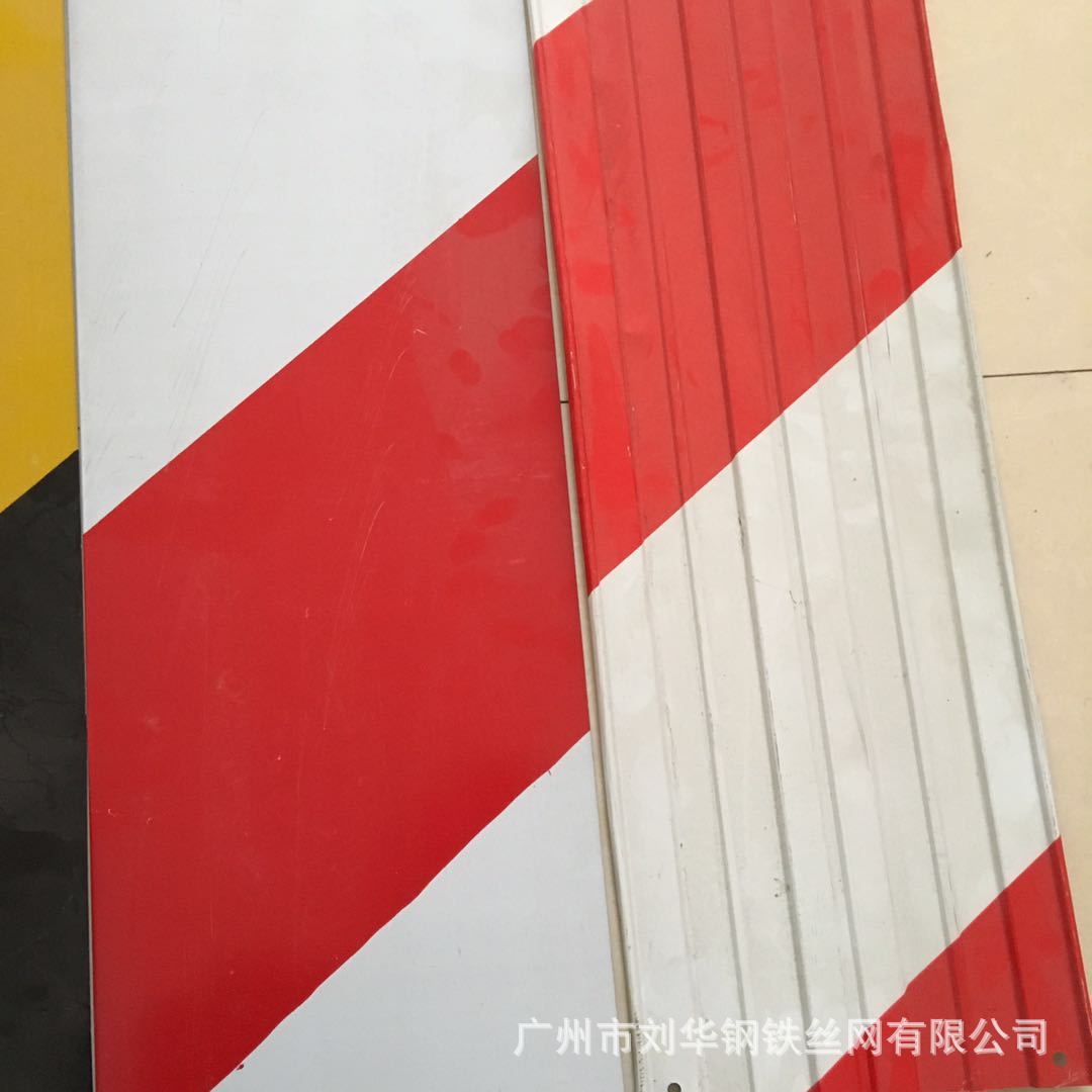 建筑工地踢脚板楼层隔离警示带脚手架红白/黄黑镀锌铁踢脚线