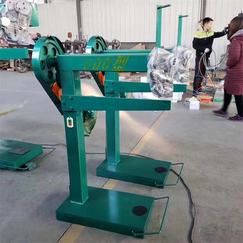 厂家供应纸箱机械设备 1200手动脚踏钉箱机 600打钉机 钉箱机