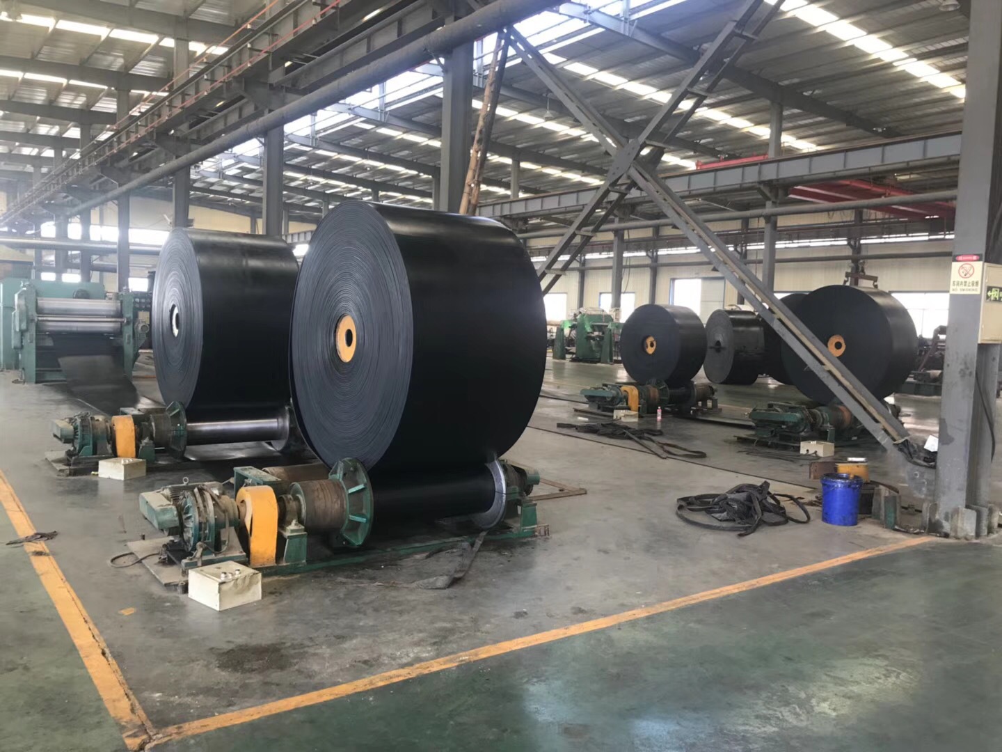 定制生产耐油橡胶输送带 环形耐油输送带 提供耐油输送带现场接头