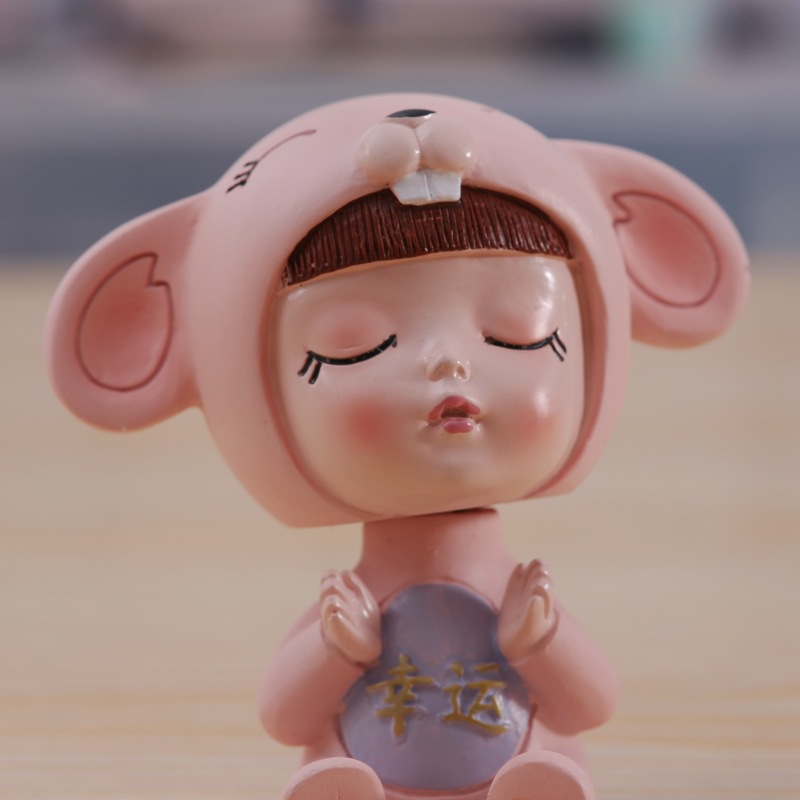 平安幸运宝贝摇头汽车车载摆件创意树脂工艺品蛋糕烘焙动漫公仔