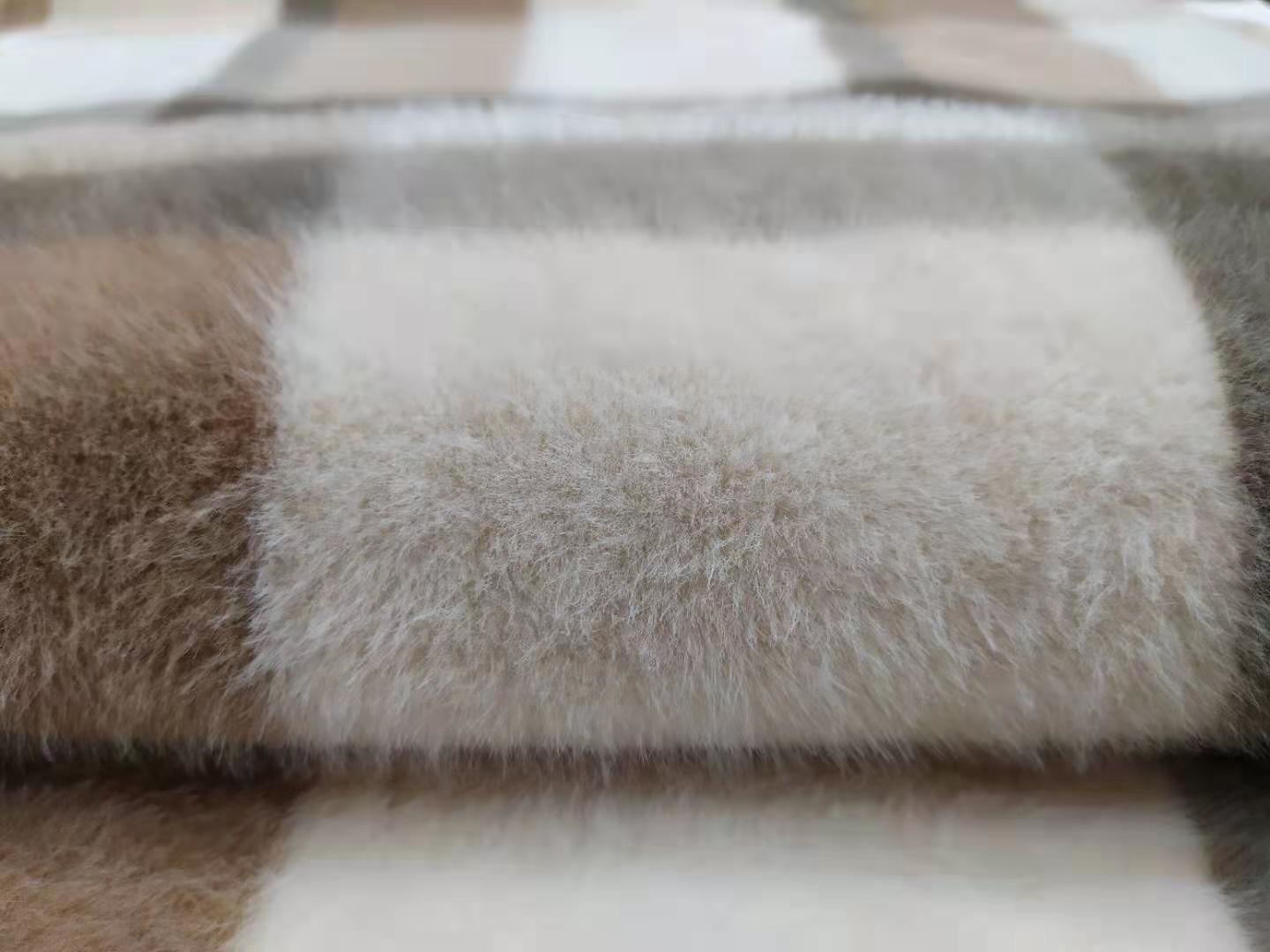 小兔毛绣片 家纺家居时装冬季玩具箱包面料手工兔毛绣亮片现货