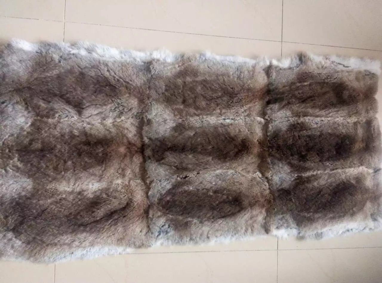 厂家直销整张优质兔皮褥子服装原料草黄色9张兔皮褥子