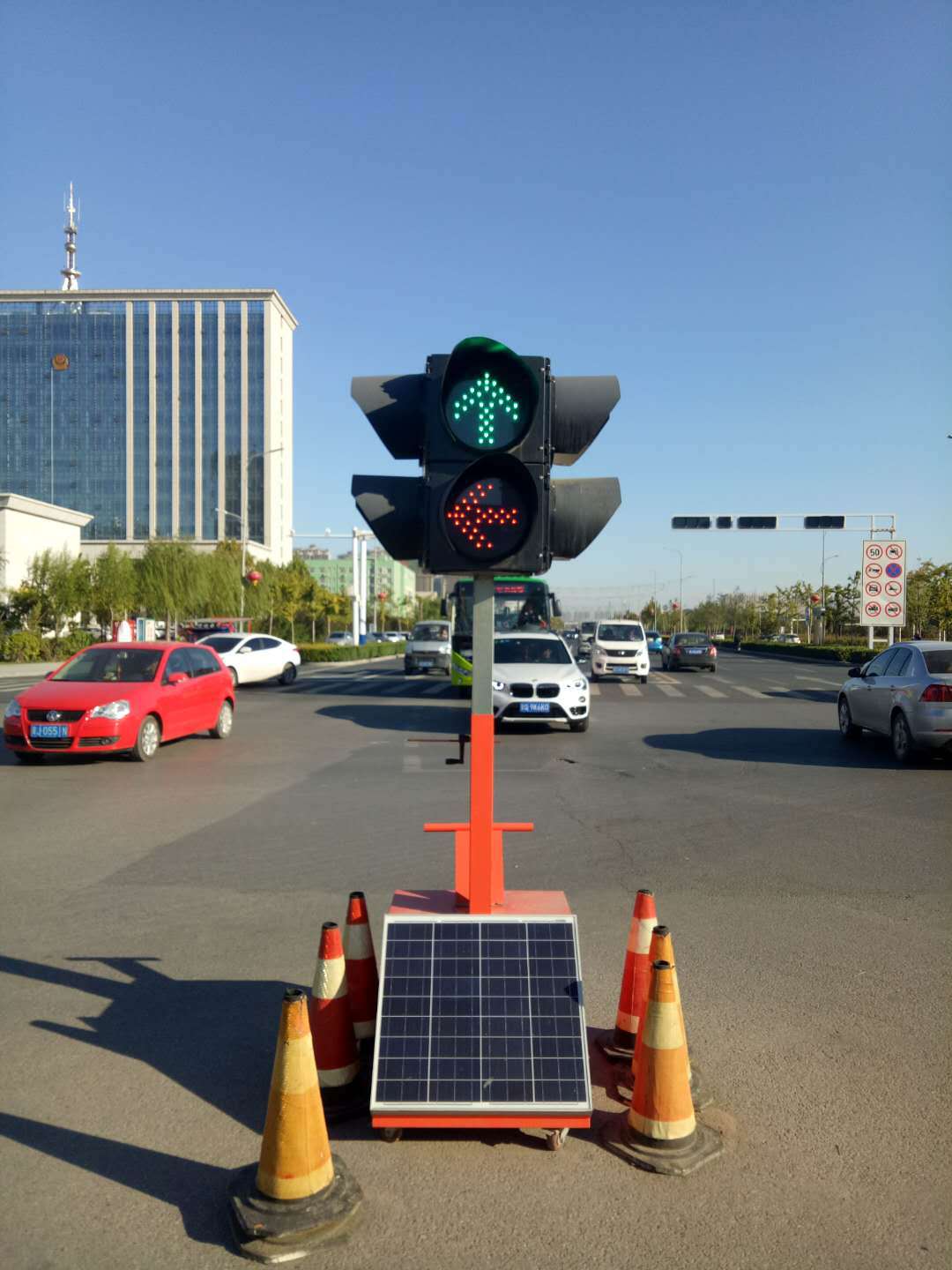 移动信号灯太阳能红绿灯可调节红绿灯生产厂家潍坊山东